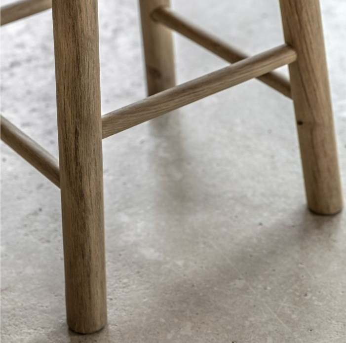 Elegant Natural Oak Bar Stool – Timeless Design & Quality Craftsmanship Elegant Natural Oak Bar Stool – Timeless Design & Quality Craftsmanship